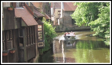 De beste manier op Brugge te ontdekken: te water. Foto: Jonathan Vink.