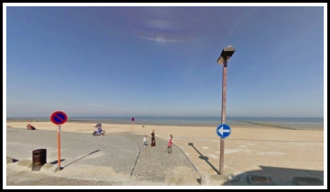 Flaneer over de brede stranden bij Middelkerke. Foto: Printscreen Google Maps